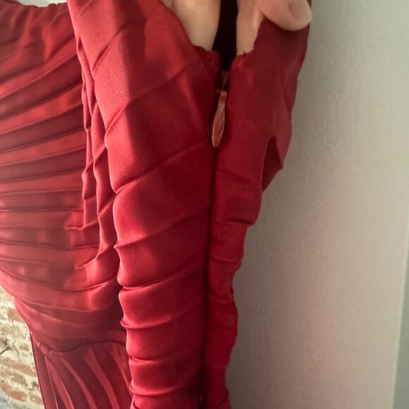 Red A&F Giselle Pleated One-Shoulder Maxi Dress - M Tall - Picture 2 of 5